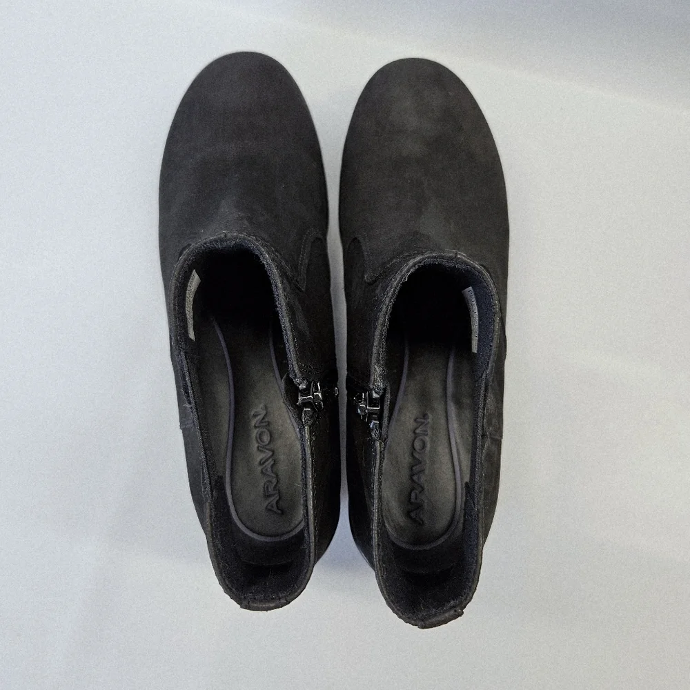 Aravon Kitt Bootie Ankle Boot Women 9 Black Leather Zip Classic Comfort Low Heel